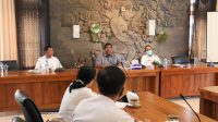 RAPAT membahas pengelolaan Pasar Banyuasri setelah nantinya diresmikan. Foto: rik RAPAT membahas pengelolaan Pasar Banyuasri setelah nantinya diresmikan. Foto: rik