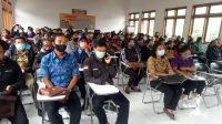 SEBANYAK 1.208 pegawai tidak tetap (PTT) dan guru tidak tetap (GTT) di lingkungan Disdikpora Bangli mendapat SK perpanjangan kontrak. Foto: gia SEBANYAK 1.208 pegawai tidak tetap (PTT) dan guru tidak tetap (GTT) di lingkungan Disdikpora Bangli mendapat SK perpanjangan kontrak. Foto: gia