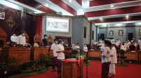 PELANTIKAN Ni Kadek Sri Dewi Wahyuni sebagai pengganti antarwaktu (PAW) I Gede Dana di DPRD Karangasem, Senin (14/12/2020) di ruang rapat paripurna DPRD Karangasem. Foto: ist PELANTIKAN Ni Kadek Sri Dewi Wahyuni sebagai pengganti antarwaktu (PAW) I Gede Dana di DPRD Karangasem, Senin (14/12/2020) di ruang rapat paripurna DPRD Karangasem. Foto: ist