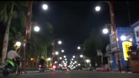 PEMKAB Gianyar menambah 230 lampu penerangan jalan untuk mempercantik Kota Gianyar pada malam hari. Foto: adi PEMKAB Gianyar menambah 230 lampu penerangan jalan untuk mempercantik Kota Gianyar pada malam hari. Foto: adi