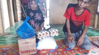 MUHAMMAD Ambo, penderita retak tulang belakang asal Desa Bajo Pulau, Kecamatan Sape, Kabupaten Bima yang memperoleh bantuan dari Gubernur NTB. Foto: rul MUHAMMAD Ambo, penderita retak tulang belakang asal Desa Bajo Pulau, Kecamatan Sape, Kabupaten Bima yang memperoleh bantuan dari Gubernur NTB. Foto: rul