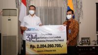 GUBERNUR Zulkieflimansyah menerima dana bantuan Sosial Kemanusiaan dari PT Pos Indonesia, Rabu (23/12/2020). Foto: ist GUBERNUR Zulkieflimansyah menerima dana bantuan Sosial Kemanusiaan dari PT Pos Indonesia, Rabu (23/12/2020). Foto: ist