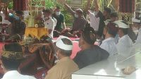 PARUMAN pemilihan Bendesa Adat Keramas di wantilan Pura Desa Keramas. Foto: ist PARUMAN pemilihan Bendesa Adat Keramas di wantilan Pura Desa Keramas. Foto: ist
