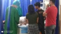SALAH satu korban penebasan di Desa Songan, Kintamani, saat mendapat penanganan medis di RSUD Bangli, Jumat (18/12). Foto: ist SALAH satu korban penebasan di Desa Songan, Kintamani, saat mendapat penanganan medis di RSUD Bangli, Jumat (18/12). Foto: ist