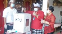 CABUP I Komang Gede Sanjaya saat menggunakan hak pilih di TPS 006 Dauh Pala, dalam Pilkada Tabanan 2020, Rabu (9/12/2020). Foto: ist CABUP I Komang Gede Sanjaya saat menggunakan hak pilih di TPS 006 Dauh Pala, dalam Pilkada Tabanan 2020, Rabu (9/12/2020). Foto: ist