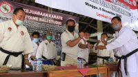 WABUP Kasta menghadiri acara kenaikan tingkat Kyu di Balai Desa Sangkan Buana Kecamatan Klungkung, Minggu (6/12/2020). Foto: ist WABUP Kasta menghadiri acara kenaikan tingkat Kyu di Balai Desa Sangkan Buana Kecamatan Klungkung, Minggu (6/12/2020). Foto: ist