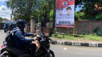 baliho amerta BALIHO paslon di luar difasilitasi KPU yang masih bercokol di tempatnya tanpa tersentuh penertiban. Paslon Jaya Wibawa dan Amerta sepakat membersihkan APK mereka pada akhir tahapan kampanye dan memasuki masa tenang. Foto: gus hendra