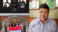 KEPALA SMAN 2 Denpasar, Ida Bagus Sueta Manuaba, serta siswa yang sukses mengukir prestasi juara internasional. Foto: ist KEPALA SMAN 2 Denpasar, Ida Bagus Sueta Manuaba, serta siswa yang sukses mengukir prestasi juara internasional. Foto: ist