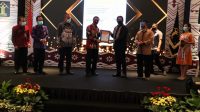 MENTERI Hukum dan Ham RI, Yasonna H Laoly memberikan sertifikat ISO 27001:2013 tentang Sistem Manajemen Keamanan Informasi pada Aplikasi Pelayanan Publik Online Ditjen AHU kepada Direktorat Teknologi Informasi (Direktorat TI) Direktorat Jenderal Administrasi Hukum Umum (Ditjen AHU). Foto: ist MENTERI Hukum dan Ham RI, Yasonna H Laoly memberikan sertifikat ISO 27001:2013 tentang Sistem Manajemen Keamanan Informasi pada Aplikasi Pelayanan Publik Online Ditjen AHU kepada Direktorat Teknologi Informasi (Direktorat TI) Direktorat Jenderal Administrasi Hukum Umum (Ditjen AHU). Foto: ist