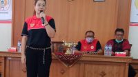 RARA Hita Sukma Dewi (berdiri) dan tengah I Putu Sugiartha. Foto: ist RARA Hita Sukma Dewi (berdiri) dan tengah I Putu Sugiartha. Foto: ist