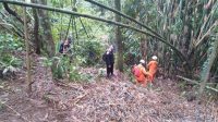 PERSONEL Basarnas Bali mencari Ni Ketut Rampin (90) dicurigai terjatuh ke jurang di belakang rumahnya pada Minggu (27/12/2020). Foto: ist PERSONEL Basarnas Bali mencari Ni Ketut Rampin (90) dicurigai terjatuh ke jurang di belakang rumahnya pada Minggu (27/12/2020). Foto: ist