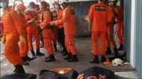 PETUGAS Basarnas Bali saat mengevakuasi tiga jenazah pekerja di ruko Jalan Danah Batut Raya, Perumahan Taman Griya, Nusa Dua, Kabupaten Badung, yang mengalami keracunan gas, Sabtu (19/12/2020). Foto: ist PETUGAS Basarnas Bali saat mengevakuasi tiga jenazah pekerja di ruko Jalan Danah Batut Raya, Perumahan Taman Griya, Nusa Dua, Kabupaten Badung, yang mengalami keracunan gas, Sabtu (19/12/2020). Foto: ist