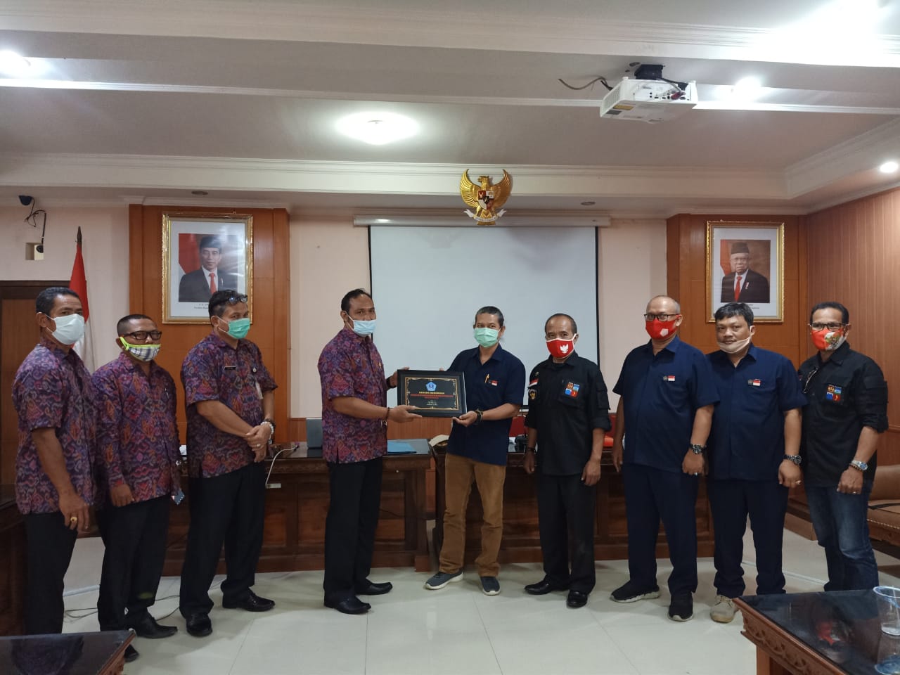 FORUM Pembauran Kebangsaan (FPK) Kota Denpasar menerima kunjungan kerja studi komparatif FPK Kota Bogor bertempat di aula kantor Kesbangpol Kota Denpasar, Selasa (1/12/2020). Foto: ist
