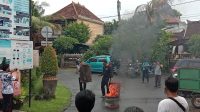 KEGIATAN latihan penanganan kebakaran di Desa Dangin Puri Kangin, Denpasar, Minggu (20/12/2020). Foto: ist KEGIATAN latihan penanganan kebakaran di Desa Dangin Puri Kangin, Denpasar, Minggu (20/12/2020). Foto: ist