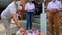 pemusnahan surat suara PROSES pemusnahan surat suara tidak sah oleh KPU Denpasar di halaman kantor KPU, Selasa (8/12/2020). Foto: gus hendra