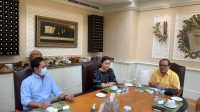 pertemuan koalisi golkar SUGAWA Korry (kanan) saat pertemuan dengan Juliae Laiskodat dan Winata dari Nasdem, serta elite Demokrat sebagai mitra koalisi di Pilkada 2020, Sabtu (5/12/2020). Foto: Ist