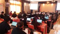 KPU Tabanan menggelar acara prarekapitulasi perolehan suara Pilkada Tabanan 2020, di Aula KPU Tabanan, Selasa (15/12/2020). Pleno dan penetapan perolehan suara Pilkada Tabanan dijadwalkan pada Rabu (16/12/2020). Foto: gap KPU Tabanan menggelar acara prarekapitulasi perolehan suara Pilkada Tabanan 2020, di Aula KPU Tabanan, Selasa (15/12/2020). Pleno dan penetapan perolehan suara Pilkada Tabanan dijadwalkan pada Rabu (16/12/2020). Foto: gap