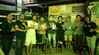 PARA seniman usai diskusi buku berjudul “Seni Mau Dibawa ke Mana” di Panjer, Denpasar. Foto: ist PARA seniman usai diskusi buku berjudul “Seni Mau Dibawa ke Mana” di Panjer, Denpasar. Foto: ist