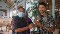 02476 Denpasar Rai Mantra serahkan PIN