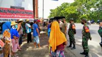 TIM yustisi saat memberikan pembinaan kepada warga saat penertiban prokes di jalan by pass wilayah Kesiman Kertalangu, Denpasar, Rabu (13/1/2021). Foto: ist TIM yustisi saat memberikan pembinaan kepada warga saat penertiban prokes di jalan by pass wilayah Kesiman Kertalangu, Denpasar, Rabu (13/1/2021). Foto: ist