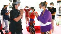 02479 Badung Bupati Serahkan Bantuan Tinua