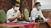 SEKDA Adi Arnawa didampingi Kadis PMD Komang Budi Argawa memberikan pengarahan pelaksanaan tahapan Pilkades serentak di Puspem Badung, Rabu (27/1/2021). Foto: ist SEKDA Adi Arnawa didampingi Kadis PMD Komang Budi Argawa memberikan pengarahan pelaksanaan tahapan Pilkades serentak di Puspem Badung, Rabu (27/1/2021). Foto: ist