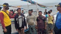 I Gede Latra, nelayan asal Desa Bunutan, Karangasem yang sempat “terdampar” di wilayah Lombok Utara akibat cuaca buruk, Senin (18/1/2021) sore akhirnya pulang dengan selamat. Foto: nad I Gede Latra, nelayan asal Desa Bunutan, Karangasem yang sempat “terdampar” di wilayah Lombok Utara akibat cuaca buruk, Senin (18/1/2021) sore akhirnya pulang dengan selamat. Foto: nad