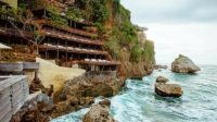 SEBUAH akomodasi wisata yang viral di medsos karena diduga mencaplok sempadan jurang di Pecatu. Foto: ist SEBUAH akomodasi wisata yang viral di medsos karena diduga mencaplok sempadan jurang di Pecatu. Foto: ist
