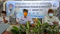 KEPALA Dinas Kearsipan dan Perpustakaan Klungkung, I Komang Gde Wisnuadi, mengikuti rapat virtual Bimtek Kearsipan, Kamis (7/1/2021). Foto: ist KEPALA Dinas Kearsipan dan Perpustakaan Klungkung, I Komang Gde Wisnuadi, mengikuti rapat virtual Bimtek Kearsipan, Kamis (7/1/2021). Foto: ist