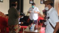 BUPATI Jembrana, I Putu Artha, menerima audiensi Ketua PHDI Kabupaten Jembrana, I Komang Arsana, Senin (11/1/2021). Foto: ist BUPATI Jembrana, I Putu Artha, menerima audiensi Ketua PHDI Kabupaten Jembrana, I Komang Arsana, Senin (11/1/2021). Foto: ist