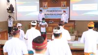 BUPATI Suwirta membacakan pengambilan sumpah jabatan dan pelantikan pejabat di lingkungan Pemkab Klungkung di ruang rapat Praja Mandala Kantor Bupati Klungkung, Rabu (6/1/2021). Foto: ist BUPATI Suwirta membacakan pengambilan sumpah jabatan dan pelantikan pejabat di lingkungan Pemkab Klungkung di ruang rapat Praja Mandala Kantor Bupati Klungkung, Rabu (6/1/2021). Foto: ist