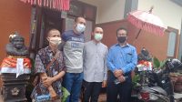 PERWAKILAN buruh dan karyawan yang di-PHK oleh pihak perusahaan usai mendatangi kantor Disnaker Buleleng untuk menyampaikan keluhan mereka. Foto: rik PERWAKILAN buruh dan karyawan yang di-PHK oleh pihak perusahaan usai mendatangi kantor Disnaker Buleleng untuk menyampaikan keluhan mereka. Foto: rik