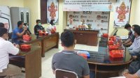 PENYERAHAN hadiah lomba APS dengan peserta sekaa teruna dilakukan di KPU Denpasar, Senin (25/1/2021). Dari ratusan sekaa teruna, yang berminat hanya 18 peserta. Foto: hen PENYERAHAN hadiah lomba APS dengan peserta sekaa teruna dilakukan di KPU Denpasar, Senin (25/1/2021). Dari ratusan sekaa teruna, yang berminat hanya 18 peserta. Foto: hen