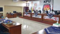 KPU Denpasar melaksanakan rapat persiapan pleno penetapan paslon pemenang Pilkada Denpasar 2020, Jumat (22/1/2021). Foto: hen KPU Denpasar melaksanakan rapat persiapan pleno penetapan paslon pemenang Pilkada Denpasar 2020, Jumat (22/1/2021). Foto: hen