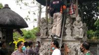 OLAH TKP PETUGAS melakukan olah TKP pencurian pretima. Foto: ist OLAH TKP PETUGAS melakukan olah TKP pencurian pretima. Foto: ist