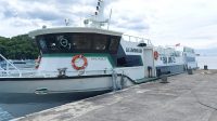 SEJAK merebaknya pandemi Covid-19 dan PPKM, arus penyeberangan penumpang dengan kapal cepat di dermaga wisata Pelabuhan Padangbai, Manggis, Karangasem, menurun drastis. Foto: nad SEJAK merebaknya pandemi Covid-19 dan PPKM, arus penyeberangan penumpang dengan kapal cepat di dermaga wisata Pelabuhan Padangbai, Manggis, Karangasem, menurun drastis. Foto: nad