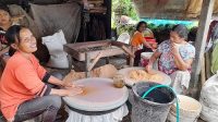 PENGUSAHA tepung sagu di Banjar Lumbuan Kawan, Desa Sulahan, Kecamatan Susut, Bangli, dihadapkan berbagai kendala seperti cuaca, pandemi Covid-19, dan minimnya bahan baku. PENGUSAHA tepung sagu di Banjar Lumbuan Kawan, Desa Sulahan, Kecamatan Susut, Bangli, dihadapkan berbagai kendala seperti cuaca, pandemi Covid-19, dan minimnya bahan baku.