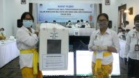 PPK Denbar menunjukkan kotak suara saat rapat pleno rekapitulasi hasil Pilkada Denpasar 2020, beberapa waktu lalu. Paslon pemenang Pilkada 2020 dapat ditetapkan paling lambat 23 Januari 2021. Foto: ist PPK Denbar menunjukkan kotak suara saat rapat pleno rekapitulasi hasil Pilkada Denpasar 2020, beberapa waktu lalu. Paslon pemenang Pilkada 2020 dapat ditetapkan paling lambat 23 Januari 2021. Foto: ist