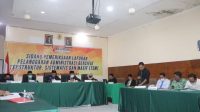 SIDANG dugaan pelanggaran TSM Pilkada Sumbawa yang disidangkan Bawaslu NTB. Foto: rul