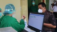 WAKIL Bupati Tabanan I Komang Gede Sanjaya mengikuti tahap verifikasi dan registrasi sebelum divaksin sinovac, dosis 0,5 mm single dose, di BRSU Tabanan, Rabu (27/1/2021). Foto: ist WAKIL Bupati Tabanan I Komang Gede Sanjaya mengikuti tahap verifikasi dan registrasi sebelum divaksin sinovac, dosis 0,5 mm single dose, di BRSU Tabanan, Rabu (27/1/2021). Foto: ist