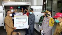 TABANAN kedatangan 7.200 vial vaksin Covid-19 di UPTD Laboratorium Kesehatan Daerah Tabanan atau UPTD Instalansi Farmasi, Selasa (26/1/2021). Foto: gap TABANAN kedatangan 7.200 vial vaksin Covid-19 di UPTD Laboratorium Kesehatan Daerah Tabanan atau UPTD Instalansi Farmasi, Selasa (26/1/2021). Foto: gap