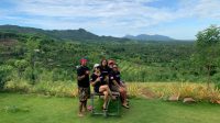 WISATAWAN lokal yang berkunjung ke Desa Pemuteran melakukan foto. Kunjungan wisatawan ke Pemuteran tercatat mengalami peningkatan saat akhir tahun 2020 hingga awal tahun 2021. Foto: ist WISATAWAN lokal yang berkunjung ke Desa Pemuteran melakukan foto. Kunjungan wisatawan ke Pemuteran tercatat mengalami peningkatan saat akhir tahun 2020 hingga awal tahun 2021. Foto: ist