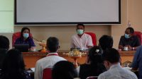Plt Kepala Dinas Pendidikan, Kepemudaan dan Olahraga Kota Denpasar, AA Made Wijaya Asmara; bersama Sekretaris Komisi IV DPRD Kota Denpasar, Wayan Warka, saat sosialisasi dan konsultasi publik tahap awal draf Ranperda Penyelenggaraan Pendidikan Kota Denpasar, Selasa (5/1/2021). Foto: tra Plt Kepala Dinas Pendidikan, Kepemudaan dan Olahraga Kota Denpasar, AA Made Wijaya Asmara; bersama Sekretaris Komisi IV DPRD Kota Denpasar, Wayan Warka, saat sosialisasi dan konsultasi publik tahap awal draf Ranperda Penyelenggaraan Pendidikan Kota Denpasar, Selasa (5/1/2021). Foto: tra