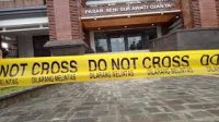 download (1) PASAR Seni Sukawati dipasangi garis polisi bertuliskan "dilarang melintas", setelah seorang pekerja tewas terjatuh. Foto: ist