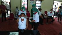 KETUA DPRD Kota Denpasar, I Gusti Ngurah Gede, saat disuntik vaksinasi Covid-19 di RSUD Wangaya, Jumat (15/1/2021). Foto: ist KETUA DPRD Kota Denpasar, I Gusti Ngurah Gede, saat disuntik vaksinasi Covid-19 di RSUD Wangaya, Jumat (15/1/2021). Foto: ist