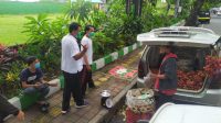 OPERASI prokes pencegahan Covid-19 di wilayah Sesetan, Kota Denpasar juga menyasar pelaku usaha. Foto: ist OPERASI prokes pencegahan Covid-19 di wilayah Sesetan, Kota Denpasar juga menyasar pelaku usaha. Foto: ist