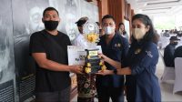 ACARA penyerahan hadiah kepada pemenang dalam ajang lomba film “Pilem Mebarung” serangkaian Denfest 2020, Jumat (8/1/2021). Foto: ist ACARA penyerahan hadiah kepada pemenang dalam ajang lomba film “Pilem Mebarung” serangkaian Denfest 2020, Jumat (8/1/2021). Foto: ist