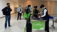 proses pendeportasian salah satu WNA yang sempat viral karena menawarkan jasa datang ke Bali di masa pandemi melalui jalur gelap