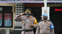 KAPOLRES Gianyar, AKBP I Dewa Made Adnyana, bertindak selaku pimpinan upacara Korps Raport Kenaikan Pangkat Perwira, Bintara, dan PNS Polri Polres Gianyar. Foto: adi KAPOLRES Gianyar, AKBP I Dewa Made Adnyana, bertindak selaku pimpinan upacara Korps Raport Kenaikan Pangkat Perwira, Bintara, dan PNS Polri Polres Gianyar. Foto: adi