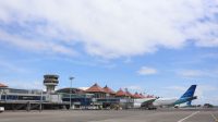 PESAWAT parkir di appron (pelataran pesawat) Bandar Udara Internasional I Gusti Ngurah Rai. Foto: ist PESAWAT parkir di appron (pelataran pesawat) Bandar Udara Internasional I Gusti Ngurah Rai. Foto: ist